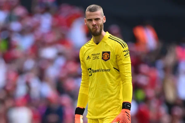 Romano gives an update on De Gea's future after being rumored to sign for Newcastle.